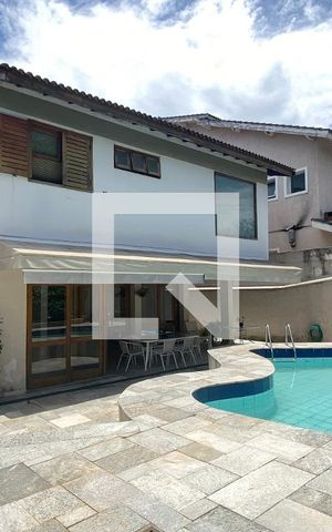 Casa de condomínio à venda com 340m², 3 quartos e 4 vagasPiscina