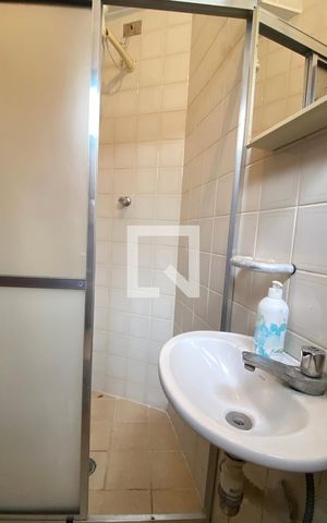 Casa de condomínio à venda com 340m², 3 quartos e 4 vagasBanheiro de serviço