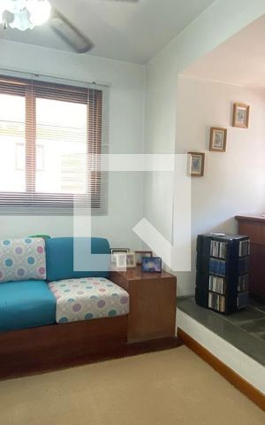 Casa de condomínio à venda com 340m², 3 quartos e 4 vagasSala de TV