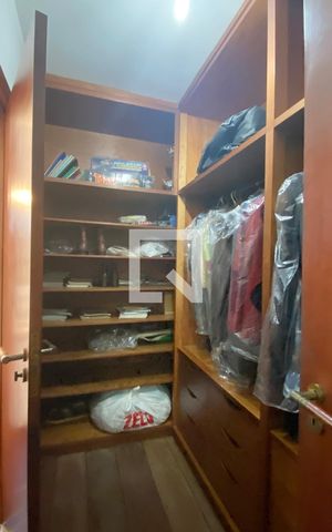 Casa de condomínio à venda com 340m², 3 quartos e 4 vagasCloset da suíte 2
