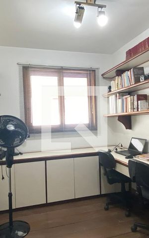 Casa de condomínio à venda com 340m², 3 quartos e 4 vagasEscritório
