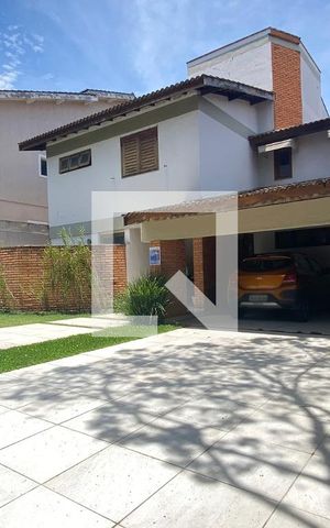 Casa de condomínio à venda com 340m², 3 quartos e 4 vagasFachada