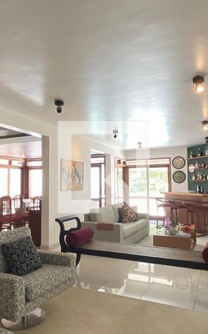 Casa de condomínio à venda com 340m², 3 quartos e 4 vagasSala