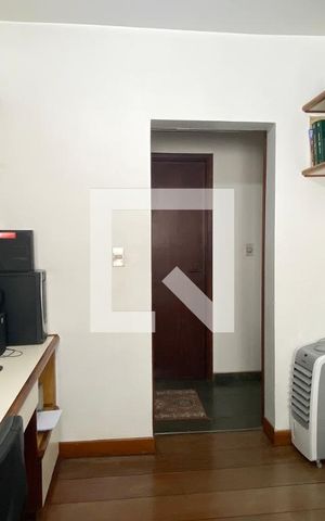 Casa de condomínio à venda com 340m², 3 quartos e 4 vagasEscritório
