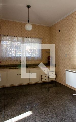 Casa para alugar com 300m², 3 quartos e 3 vagas Casa para alugar com 300m², 3 quartos e 3 vagasCozinha