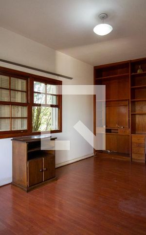 Casa para alugar com 300m², 3 quartos e 3 vagas Casa para alugar com 300m², 3 quartos e 3 vagasQuarto 1