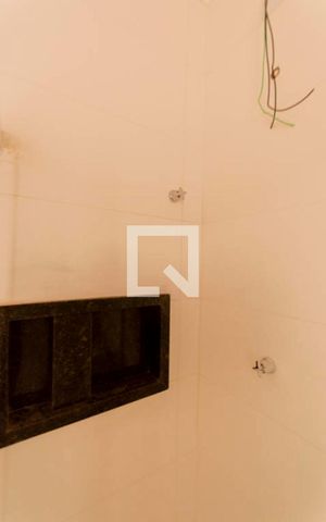 Casa à venda com 89m², 2 quartos e 2 vagas Casa à venda com 89m², 2 quartos e 2 vagasBanheiro