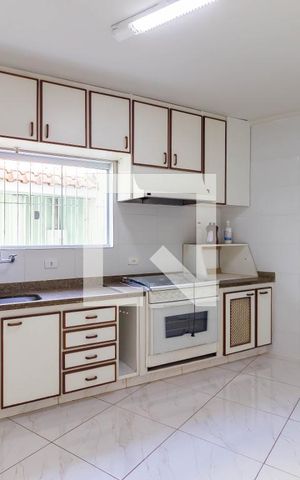 Casa à venda com 180m², 4 quartos e 2 vagas Casa à venda com 180m², 4 quartos e 2 vagasCozinha