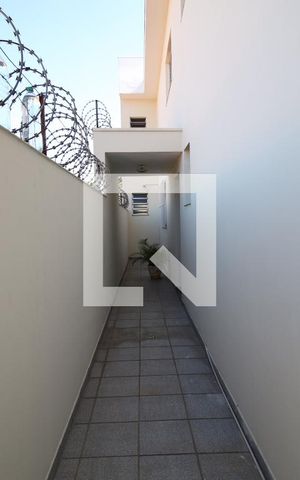 Casa à venda com 388m², 3 quartos e 7 vagasCorredor externo