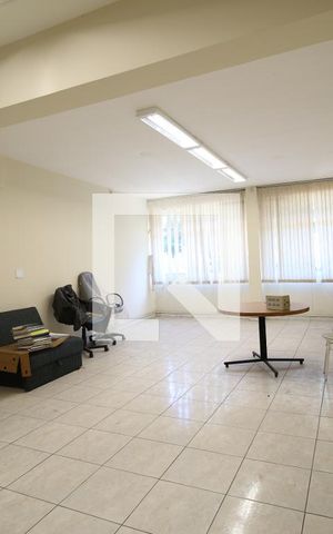 Casa à venda com 388m², 3 quartos e 7 vagasEscritório
