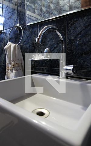 Casa à venda com 388m², 3 quartos e 7 vagasBanheiro 2