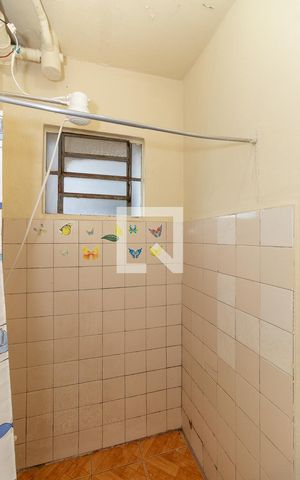 Apartamento à venda com 46m², 2 quartos e 1 vaga Apartamento à venda com 46m², 2 quartos e 1 vagaBanheiro