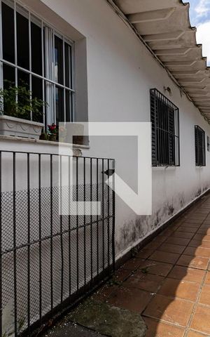 Casa à venda com 120m², 3 quartos e 2 vagas Casa à venda com 120m², 3 quartos e 2 vagasCorredor Lateral