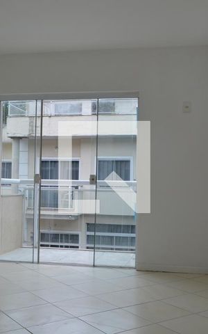 Casa de condomínio à venda com 98m², 4 quartos e 1 vagaSuíte 
