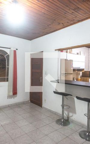 Casa à venda com 160m², 3 quartos e 2 vagas Casa à venda com 160m², 3 quartos e 2 vagasSala de estar