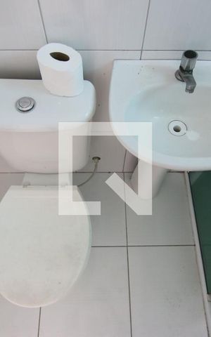 Casa à venda com 100m², 2 quartos e 2 vagasBanheiro da Suíte 2