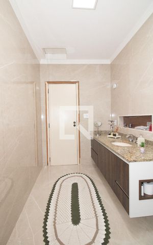 Casa à venda com 154m², 3 quartos e 2 vagas Casa à venda com 154m², 3 quartos e 2 vagasBanheiro