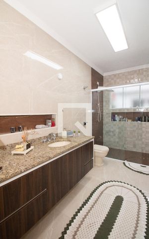 Casa à venda com 154m², 3 quartos e 2 vagas Casa à venda com 154m², 3 quartos e 2 vagasBanheiro