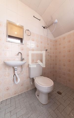 Casa à venda com 220m², 3 quartos e 1 vaga Casa à venda com 220m², 3 quartos e 1 vagaBanheiro de Serviço