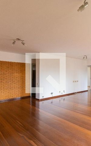 Apartamento para alugar com 240m², 4 quartos e 3 vagas Apartamento para alugar com 240m², 4 quartos e 3 vagasSala
