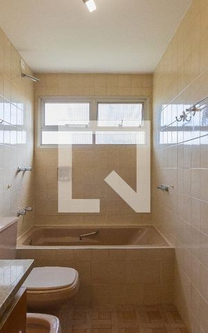 Apartamento para alugar com 240m², 4 quartos e 3 vagas Apartamento para alugar com 240m², 4 quartos e 3 vagasSuíte banheiro