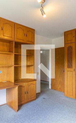 Apartamento para alugar com 240m², 4 quartos e 3 vagas Apartamento para alugar com 240m², 4 quartos e 3 vagasQuarto