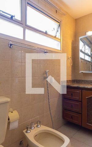 Apartamento para alugar com 240m², 4 quartos e 3 vagas Apartamento para alugar com 240m², 4 quartos e 3 vagasBanheiro