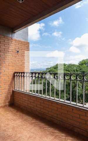 Apartamento para alugar com 240m², 4 quartos e 3 vagas Apartamento para alugar com 240m², 4 quartos e 3 vagasVaranda