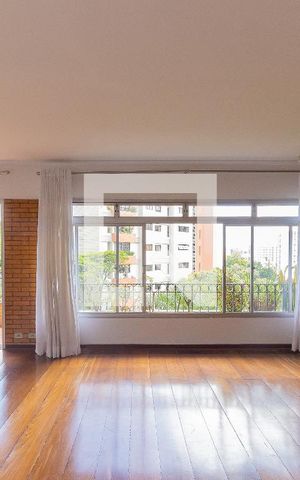 Apartamento para alugar com 240m², 4 quartos e 3 vagas Apartamento para alugar com 240m², 4 quartos e 3 vagasSala
