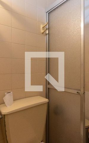 Apartamento para alugar com 240m², 4 quartos e 3 vagas Apartamento para alugar com 240m², 4 quartos e 3 vagasBanheiro de Serviço