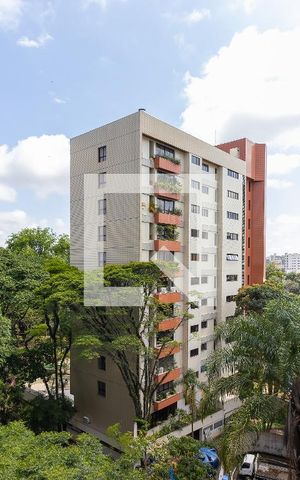 Apartamento para alugar com 240m², 4 quartos e 3 vagas Apartamento para alugar com 240m², 4 quartos e 3 vagasVista