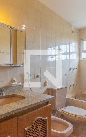 Apartamento para alugar com 240m², 4 quartos e 3 vagas Apartamento para alugar com 240m², 4 quartos e 3 vagasSuíte banheiro