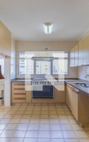 Apartamento para alugar com 240m², 4 quartos e 3 vagas Apartamento para alugar com 240m², 4 quartos e 3 vagasCozinha