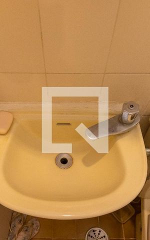 Apartamento para alugar com 240m², 4 quartos e 3 vagas Apartamento para alugar com 240m², 4 quartos e 3 vagasBanheiro de Serviço