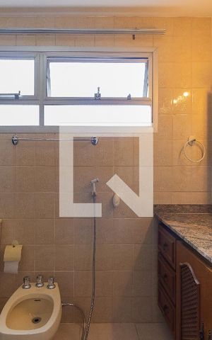 Apartamento para alugar com 240m², 4 quartos e 3 vagas Apartamento para alugar com 240m², 4 quartos e 3 vagasBanheiro