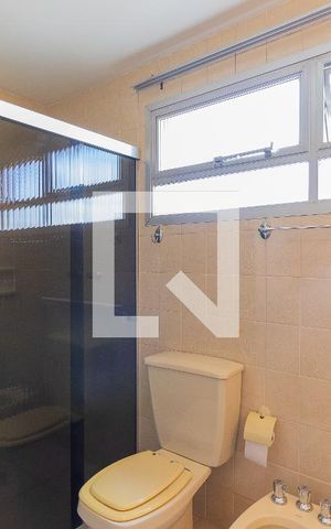 Apartamento para alugar com 240m², 4 quartos e 3 vagas Apartamento para alugar com 240m², 4 quartos e 3 vagasBanheiro
