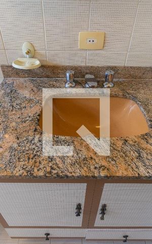 Apartamento para alugar com 240m², 4 quartos e 3 vagas Apartamento para alugar com 240m², 4 quartos e 3 vagasSuíte banheiro