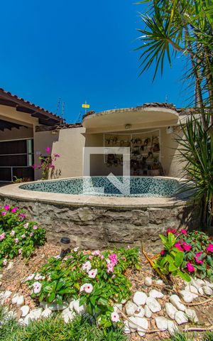 Casa à venda com 120m², 3 quartos e 3 vagas Casa à venda com 120m², 3 quartos e 3 vagasPiscina