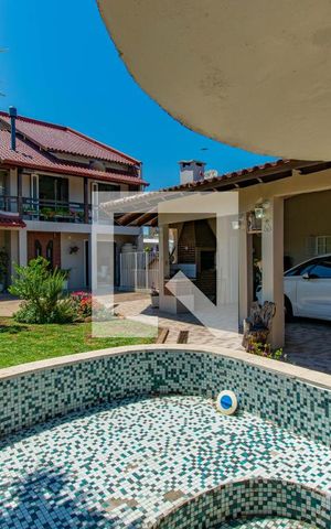 Casa à venda com 120m², 3 quartos e 3 vagas Casa à venda com 120m², 3 quartos e 3 vagasPiscina