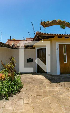 Casa à venda com 120m², 3 quartos e 3 vagas Casa à venda com 120m², 3 quartos e 3 vagasFachada