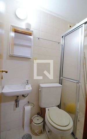 Apartamento à venda com 198m², 4 quartos e 4 vagas Apartamento à venda com 198m², 4 quartos e 4 vagasBanheiro de serviço