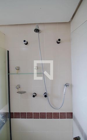 Apartamento à venda com 198m², 4 quartos e 4 vagas Apartamento à venda com 198m², 4 quartos e 4 vagasBanheiro da Suíte 1