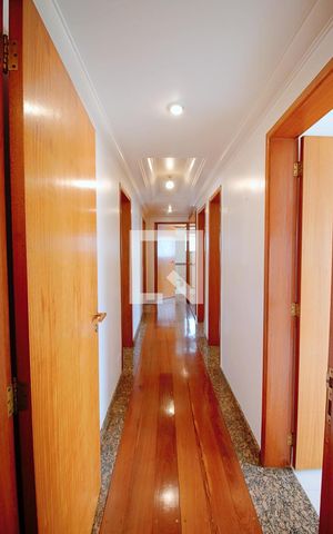 Apartamento à venda com 198m², 4 quartos e 4 vagas Apartamento à venda com 198m², 4 quartos e 4 vagasCorredor