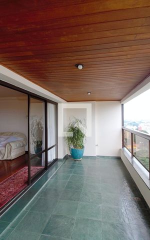 Apartamento à venda com 198m², 4 quartos e 4 vagas Apartamento à venda com 198m², 4 quartos e 4 vagasVaranda da Sala