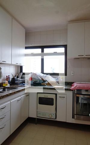 Apartamento à venda com 198m², 4 quartos e 4 vagas Apartamento à venda com 198m², 4 quartos e 4 vagasCozinha
