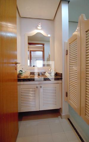 Apartamento à venda com 198m², 4 quartos e 4 vagas Apartamento à venda com 198m², 4 quartos e 4 vagasLavabo