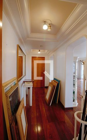 Apartamento à venda com 198m², 4 quartos e 4 vagas Apartamento à venda com 198m², 4 quartos e 4 vagasCorredor