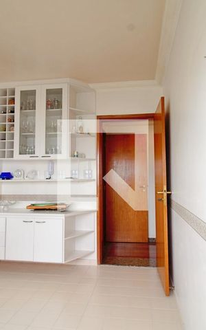 Apartamento à venda com 198m², 4 quartos e 4 vagas Apartamento à venda com 198m², 4 quartos e 4 vagasCopa