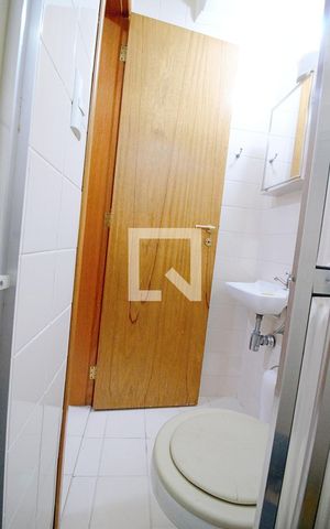 Apartamento à venda com 198m², 4 quartos e 4 vagas Apartamento à venda com 198m², 4 quartos e 4 vagasBanheiro de serviço