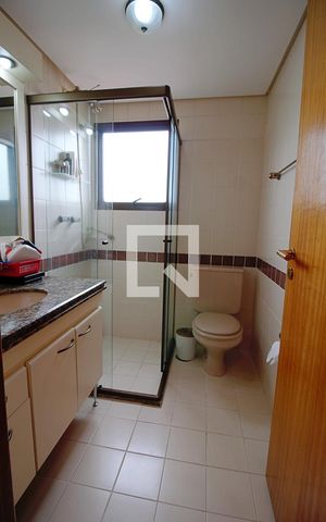 Apartamento à venda com 198m², 4 quartos e 4 vagas Apartamento à venda com 198m², 4 quartos e 4 vagasBanheiro da Suíte 2